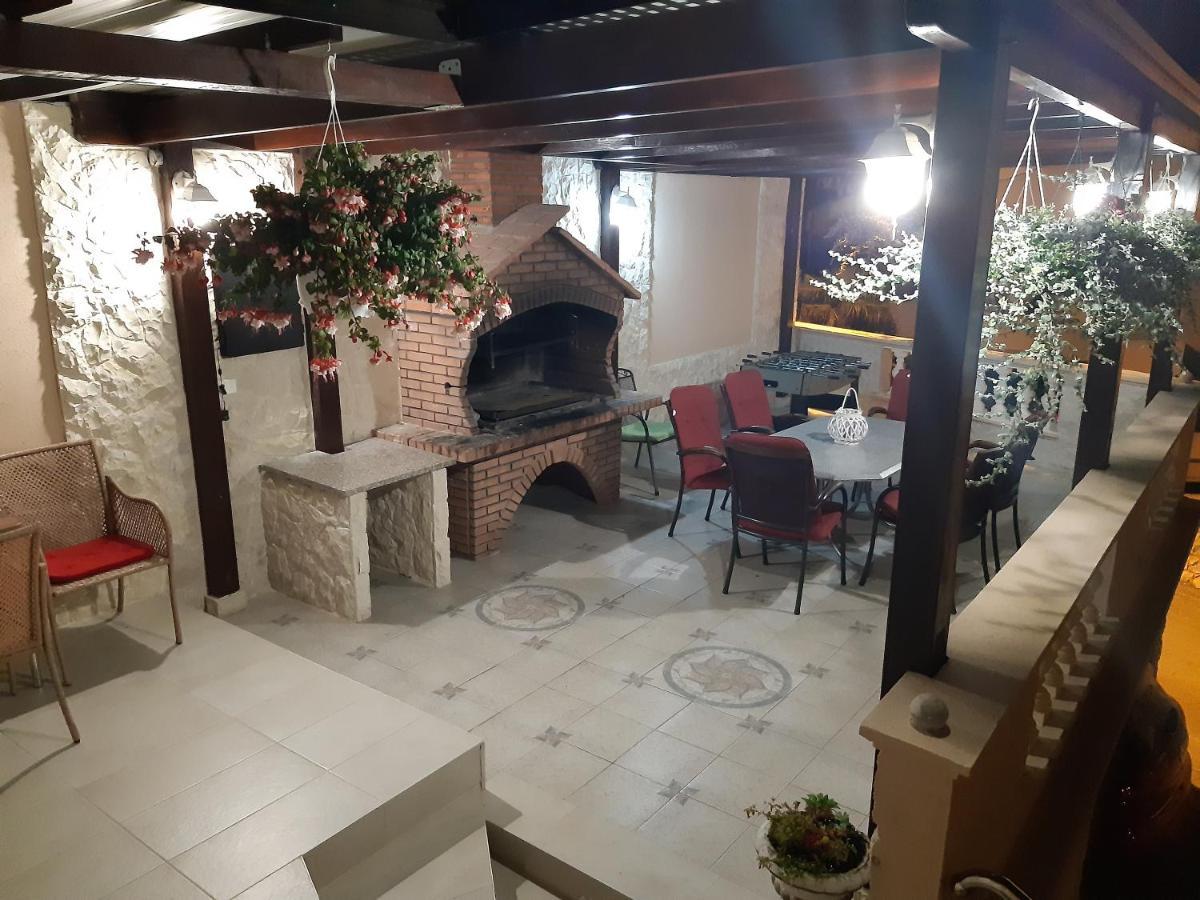 Apartmani Vera Primosten Ngoại thất bức ảnh